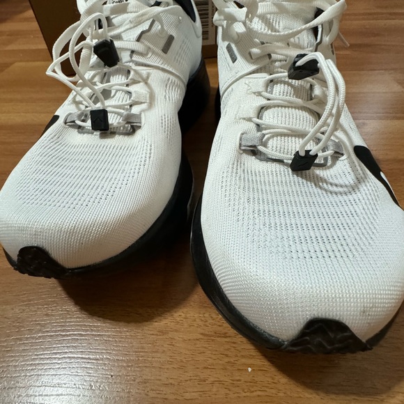 Mountain to Coast R1, White/Black 9.5 Men’s Running shoes - Picture 7 of 16